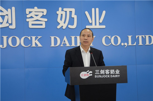 河南三劍客奶業(yè)有限公司的總經(jīng)理張向陽