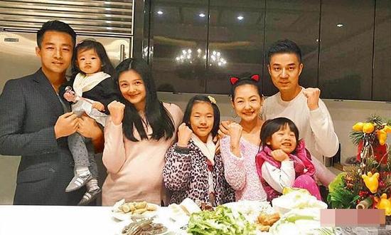 大S孕后久違現(xiàn)身，與小S一家齊聚