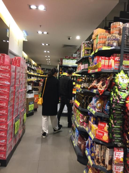 黃宗澤被曝與日籍女模Jun甜蜜逛超市