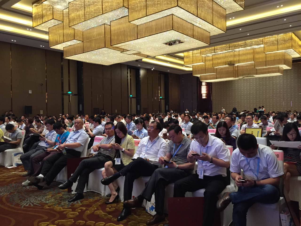 現(xiàn)場(chǎng)座無虛席 現(xiàn)場(chǎng)座無虛席