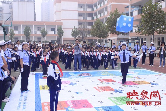 “文明出行 藍(lán)色關(guān)愛(ài)”愛(ài)的飛行棋發(fā)放活動(dòng)啟動(dòng)