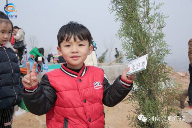 耶！你看，這是我種下的小樹苗！