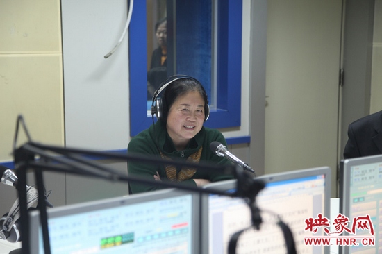 河南省工商局黨組書記、局長周春艷做客信息廣播