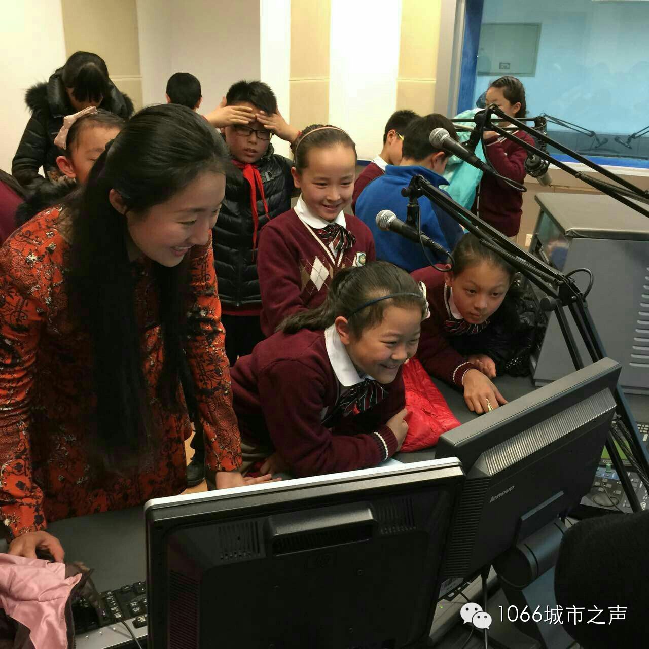 “好激動，好激動”！天天上學(xué)、放學(xué)都從廣播大廈經(jīng)過，今天終于進(jìn)來了！