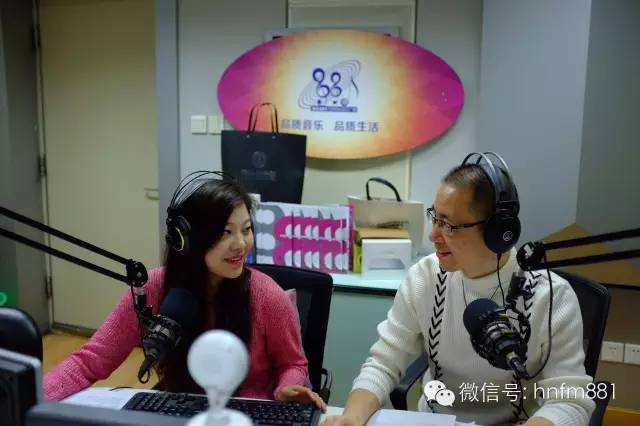 新聞先生凱文和新聞小姐李江也陪伴大家一同跨年！