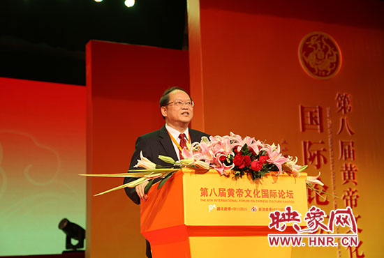 臺灣大學(xué)哲學(xué)系教授、美國耶魯大學(xué)哲學(xué)博士傅佩榮做演講