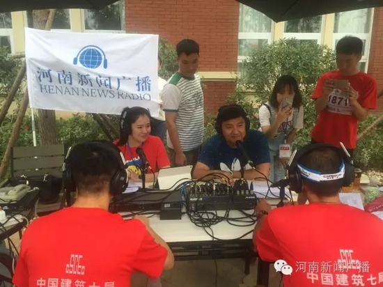 直播間被圍觀群眾包圍啦，是不是沒有看過我們的直播？