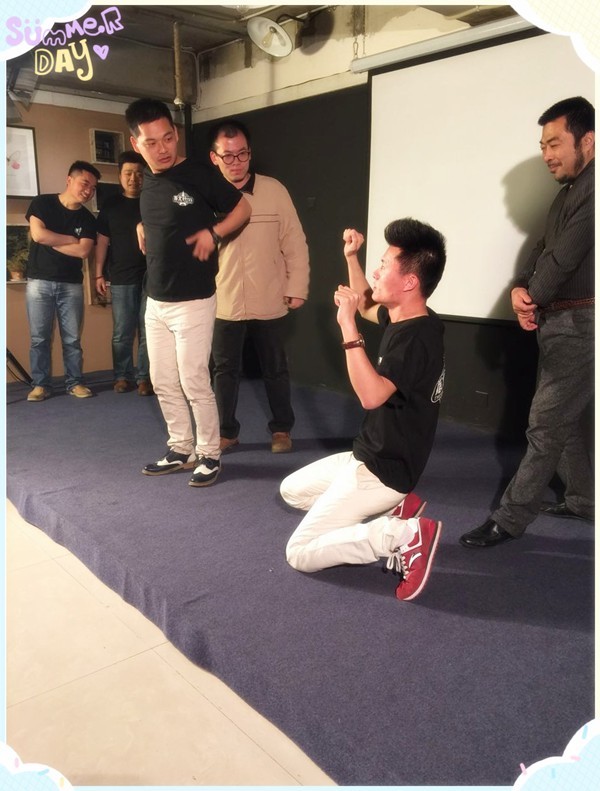 難度增加，連動作都由觀眾設(shè)定~行軍打仗中，路飛是有多怕死？