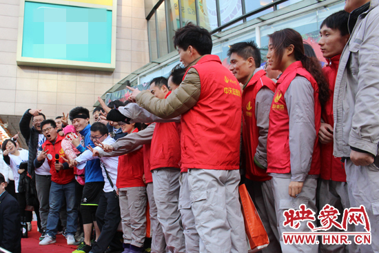 活動(dòng)結(jié)束參與人員合影 活動(dòng)結(jié)束參與人員合影