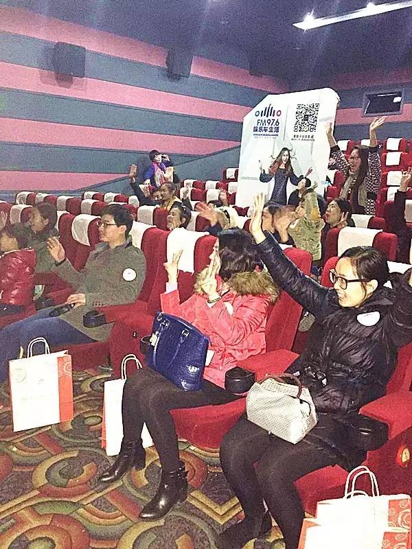 來到活動現(xiàn)場的每一位觀眾都十分熱情哦！