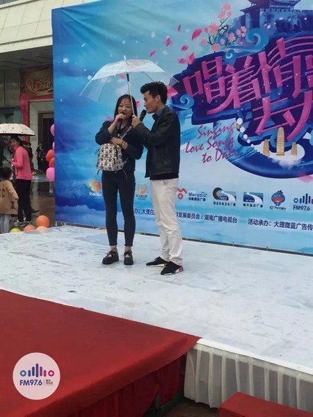 這是一位在校大學校，暗暗的喜歡純純的愛。