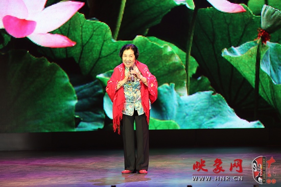 著名越調(diào)表演藝術(shù)家、越調(diào)皇后毛愛(ài)蓮演唱《白奶奶醉酒》選段“好一個(gè)俊俏的趙鳳英”