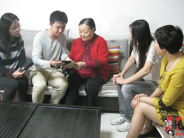 央視戲曲頻道、河南電臺(tái)戲曲廣播記者聯(lián)合采訪馬金鳳