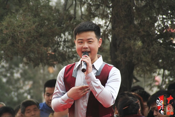 2012年度河南十大名票榜首、《梨園春》2007年度銀獎(jiǎng)擂主陳迎輝演唱豫劇《春秋配》選段“遇君子在荒