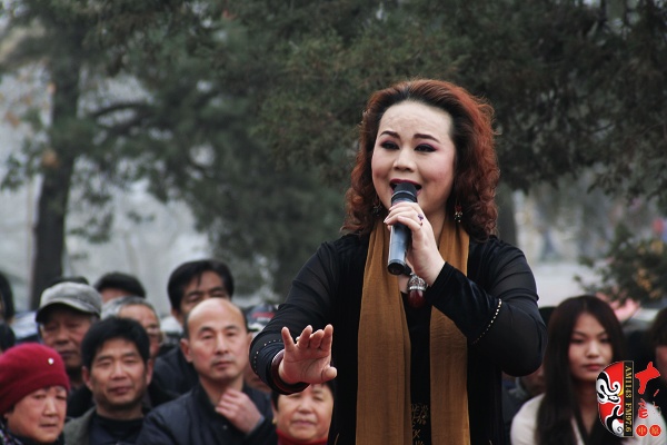 民間藝術(shù)家邊玉潔演唱豫劇《穆桂英掛帥》選段“未開(kāi)言來(lái)心如焚”
