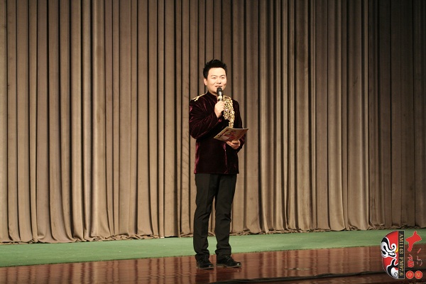 主持人：著名戲曲節(jié)目主持人、河南電臺(tái)戲曲廣播“當(dāng)家小生”月陽