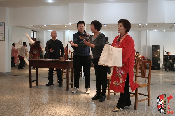 著名戲曲節(jié)目主持人、河南電臺戲曲廣播當家小生月陽錄制現(xiàn)場花絮