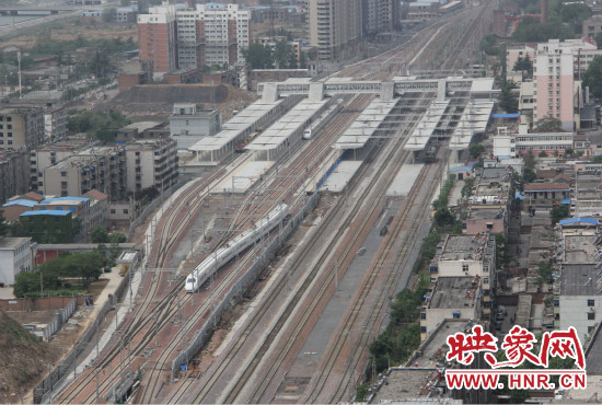 本次運行試驗由2列CRH2A型動車組擔當，計劃試驗速度為每小時200公里。