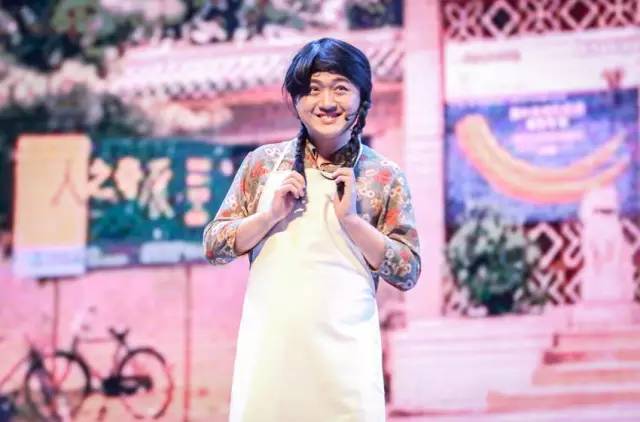 小品《那些年我們錯過的一支舞》，主播樂天、張嵩的裝扮你給打幾分？