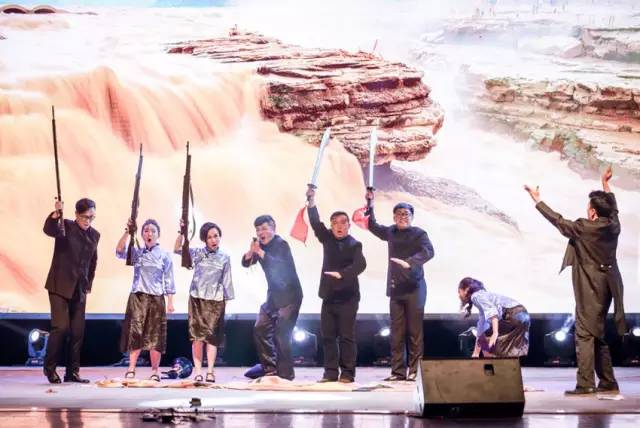 作為本場晚會的最后一個節(jié)目，《黃河大合唱》刷新你完全不一樣的體驗。