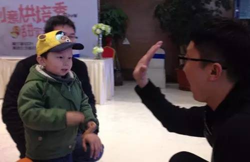 老楊你真心的是童心未泯啊，來(lái)，跟叔叔Give Me Five！