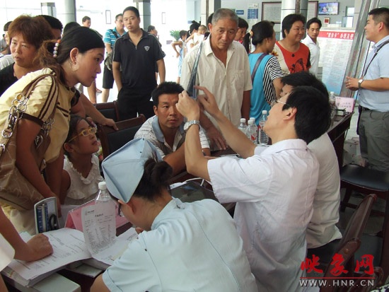 河南電臺免費(fèi)救治先心病患兒義診活動走進(jìn)滑縣