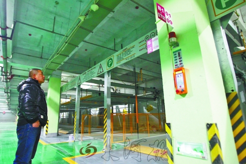 翰林世家小區(qū)的地下車(chē)庫(kù)，一層改造成兩層，可多停放50輛車(chē)。