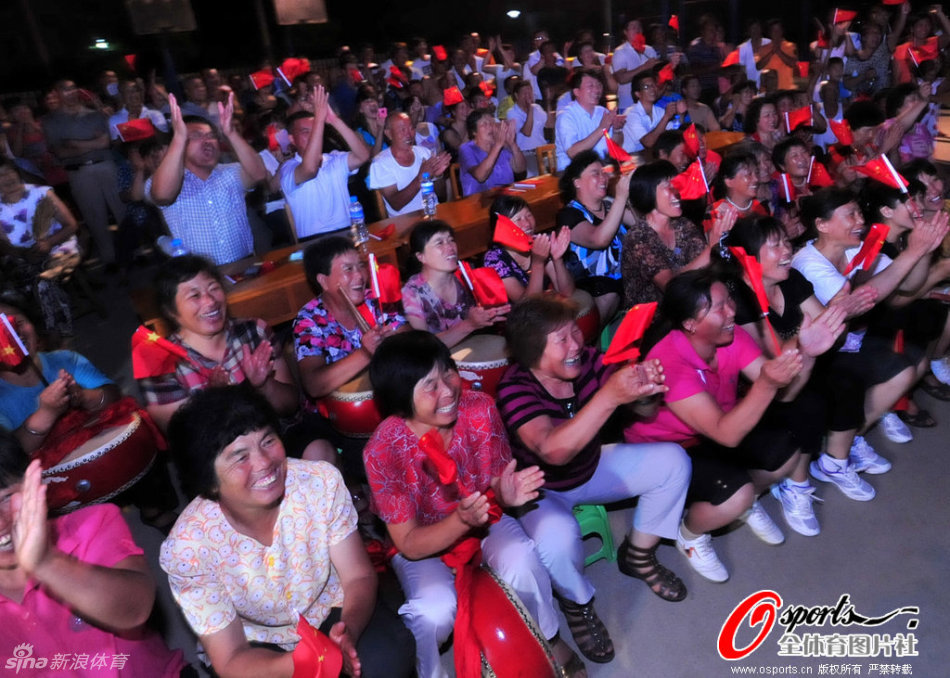 周璐璐鄉(xiāng)人祖國(guó)助威