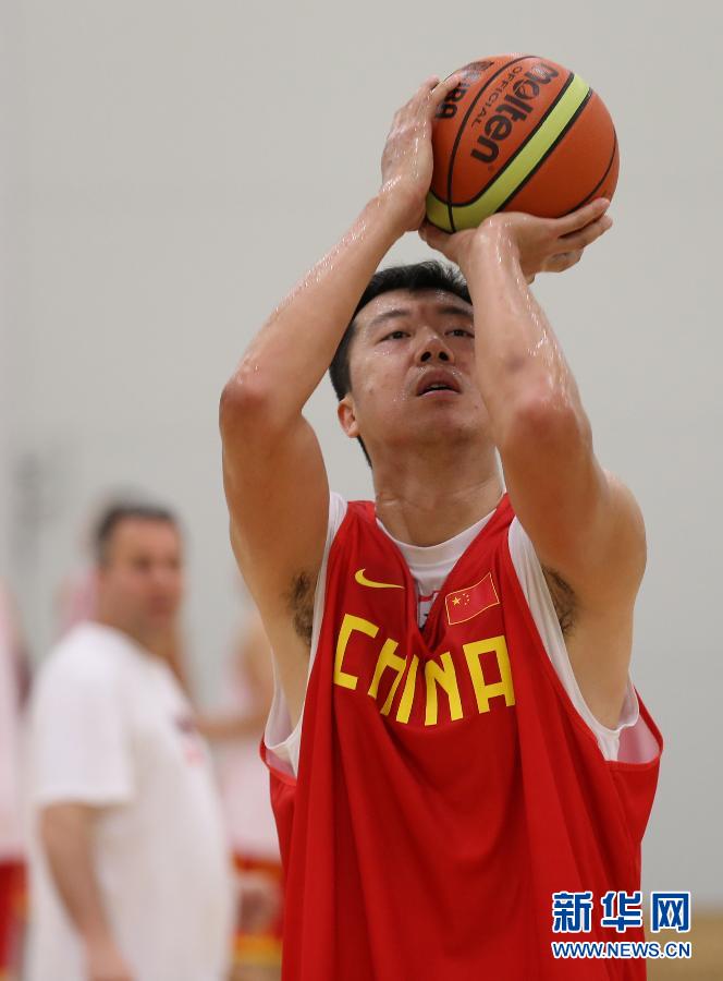 中國男籃進行首次適應性訓練 中國男籃進行首次適應性訓練