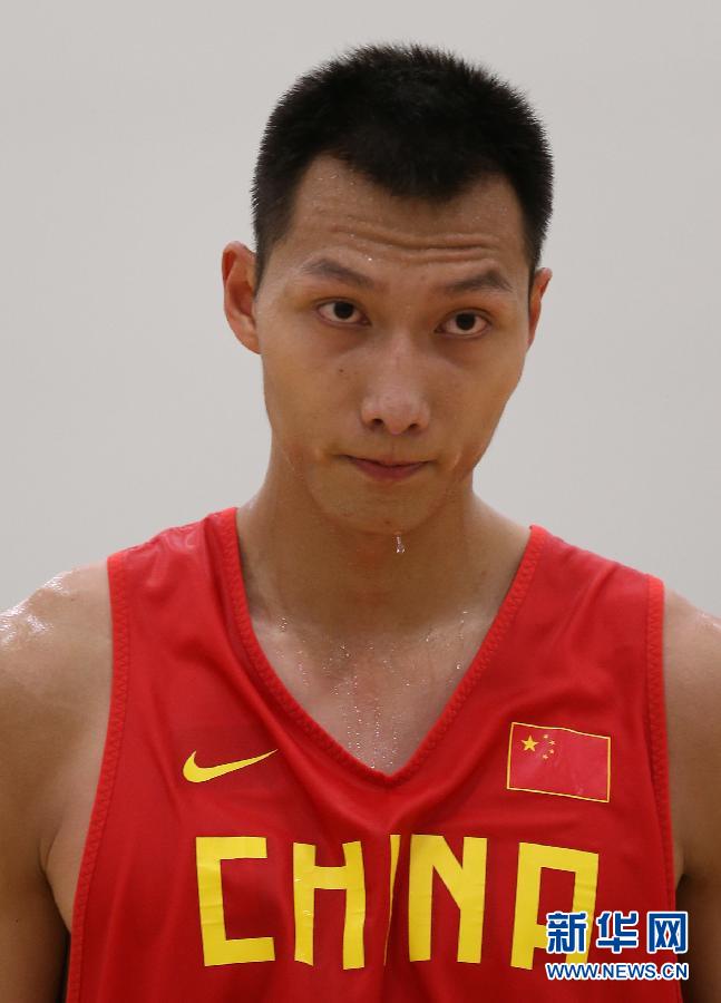 中國男籃進行首次適應性訓練 中國男籃進行首次適應性訓練