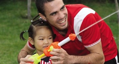 登封3歲女娃會(huì)說兩國(guó)話 每天聽兩個(gè)小時(shí)法語(yǔ) 登封3歲女娃會(huì)說兩國(guó)話 每天聽兩個(gè)小時(shí)法語(yǔ)