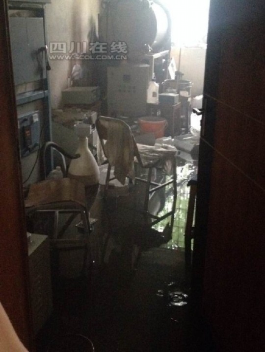 2日上午9時(shí)許，成都理工大學(xué)測(cè)試樓內(nèi)一實(shí)驗(yàn)室起火，造成一人輕傷，目前明火已滅