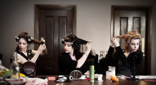 澳女子開辦復(fù)古造型培訓班 教女性變淑女