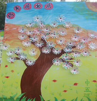 祖國(guó)媽媽像大樹一樣為我遮風(fēng)擋雨