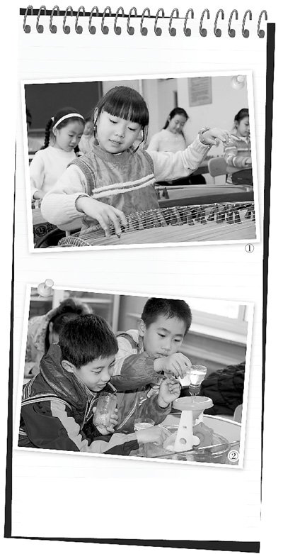 　圖1：鐵路五小古箏社團(tuán)的孩子們正在演奏《高山流水》，圖2：科學(xué)課上，孩子們正在探索水的秘密。