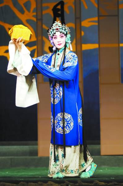 34歲“高齡”的大四學(xué)生劉雯卉這一次著實(shí)讓母校中國戲曲學(xué)院驕傲了一把 34歲“高齡”的大四學(xué)生劉雯卉這一次著實(shí)讓母校中國戲曲學(xué)院驕傲了一把