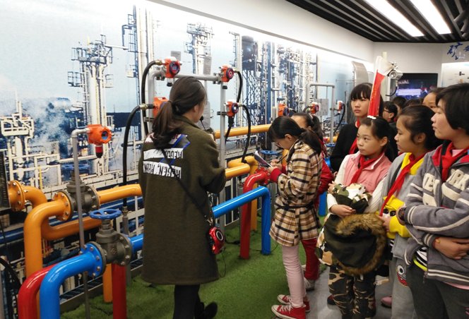 聽到了新知識(shí)，趕緊拿出本子記下來