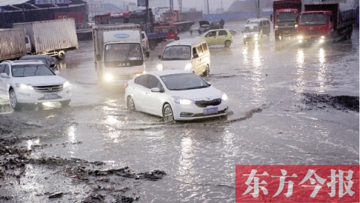 鄭州南四環(huán)柴郭轉(zhuǎn)盤南500米處的“泥坑”，