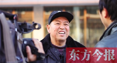 保安為救女孩甘當人質(zhì) 保安為救女孩甘當人質(zhì)