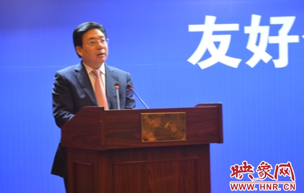 市委副書記、市長李柳身出席簽約儀式并講話