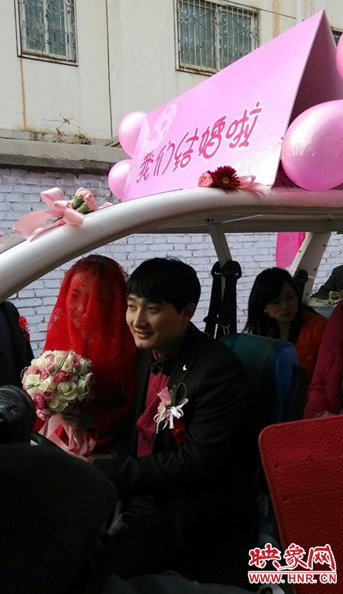 自行車(chē)隊(duì)迎親