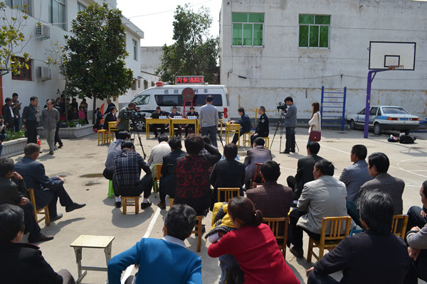 巡回審判現(xiàn)場 巡回審判現(xiàn)場