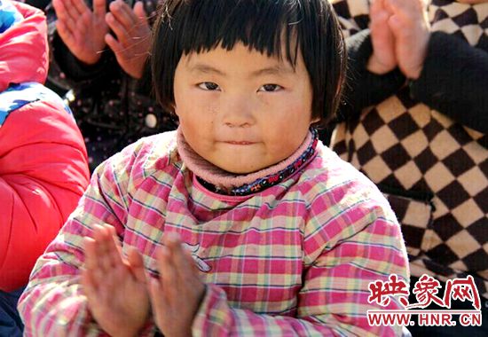 充滿(mǎn)童真的臉 充滿(mǎn)童真的臉