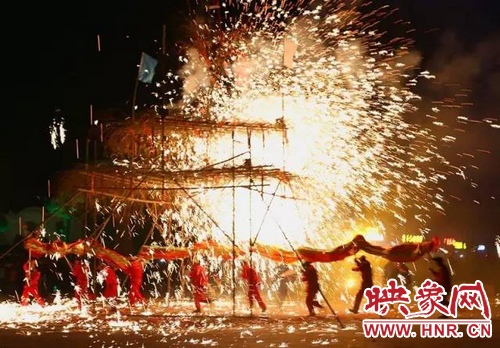 確山鐵花將登上萬眾矚目的春晚舞臺！