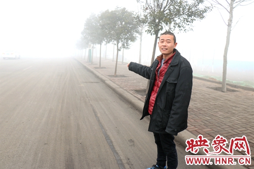 貨車突起火 80后清潔車司機路遇舉水槍急救援 貨車突起火 80后清潔車司機路遇舉水槍急救援