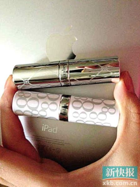 產(chǎn)品包裝和唇膏顏色明顯不同。