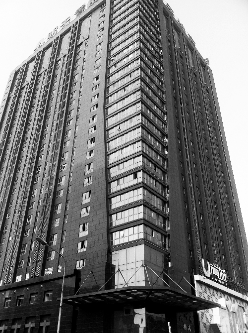 記者按照公開地址在鄭州一處寫字樓尋找一家軟件公司，一無所獲。