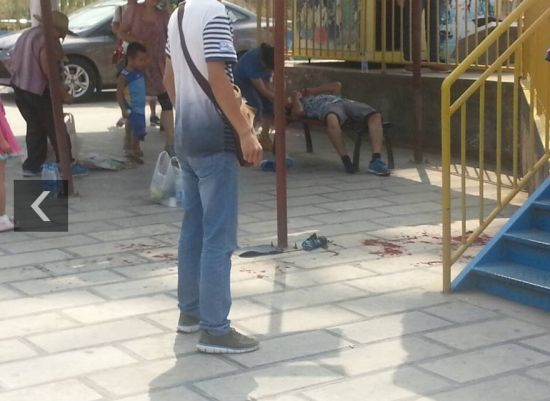 游客被激素風(fēng)車甩出受傷。