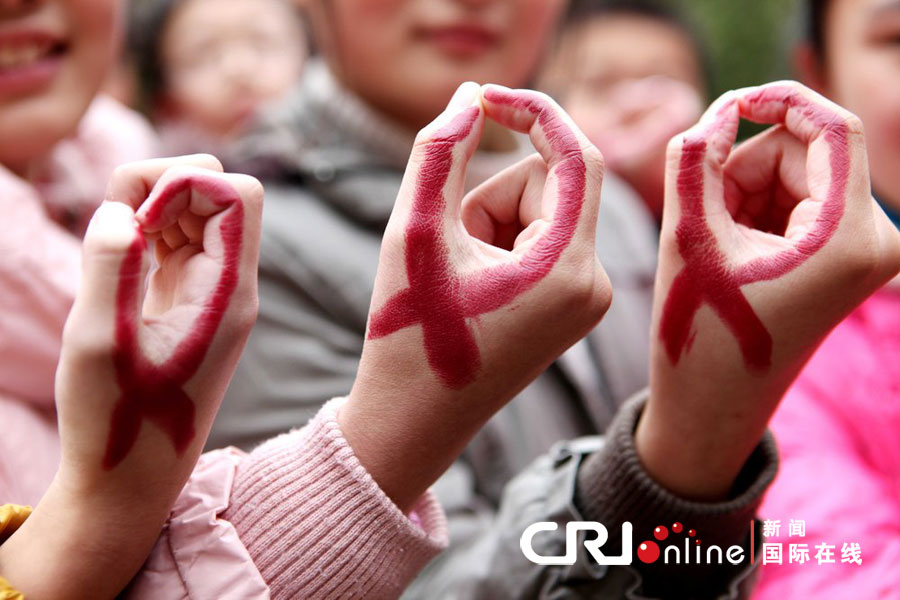 傳遞愛(ài)的紅絲帶 各地行動(dòng)助力“零艾滋” 傳遞愛(ài)的紅絲帶 各地行動(dòng)助力“零艾滋”