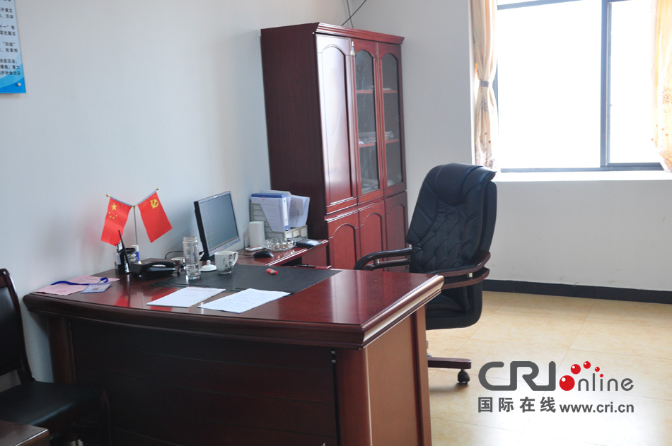 2013年10月21日，長沙云蓋村欠債千萬新建的豪華村部樓。